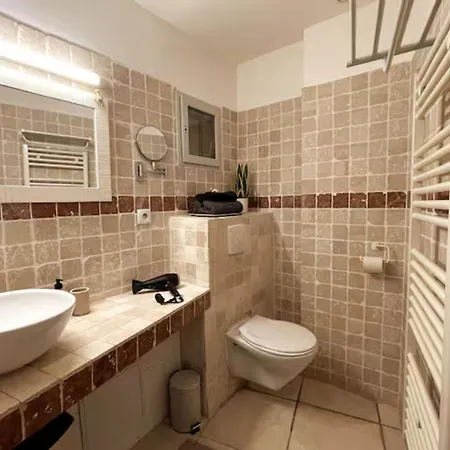 Bright Center Flat With Terrace Lejlighed Nîmes